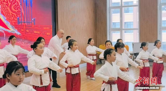 �����݆Tʷ����(qu��n)���ڽoС�W(xu��)�������n����ʯ���� �z